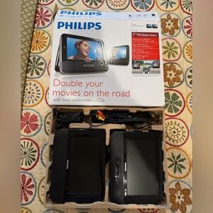 📺 Philips dual DVD movie players with 7" screens travel